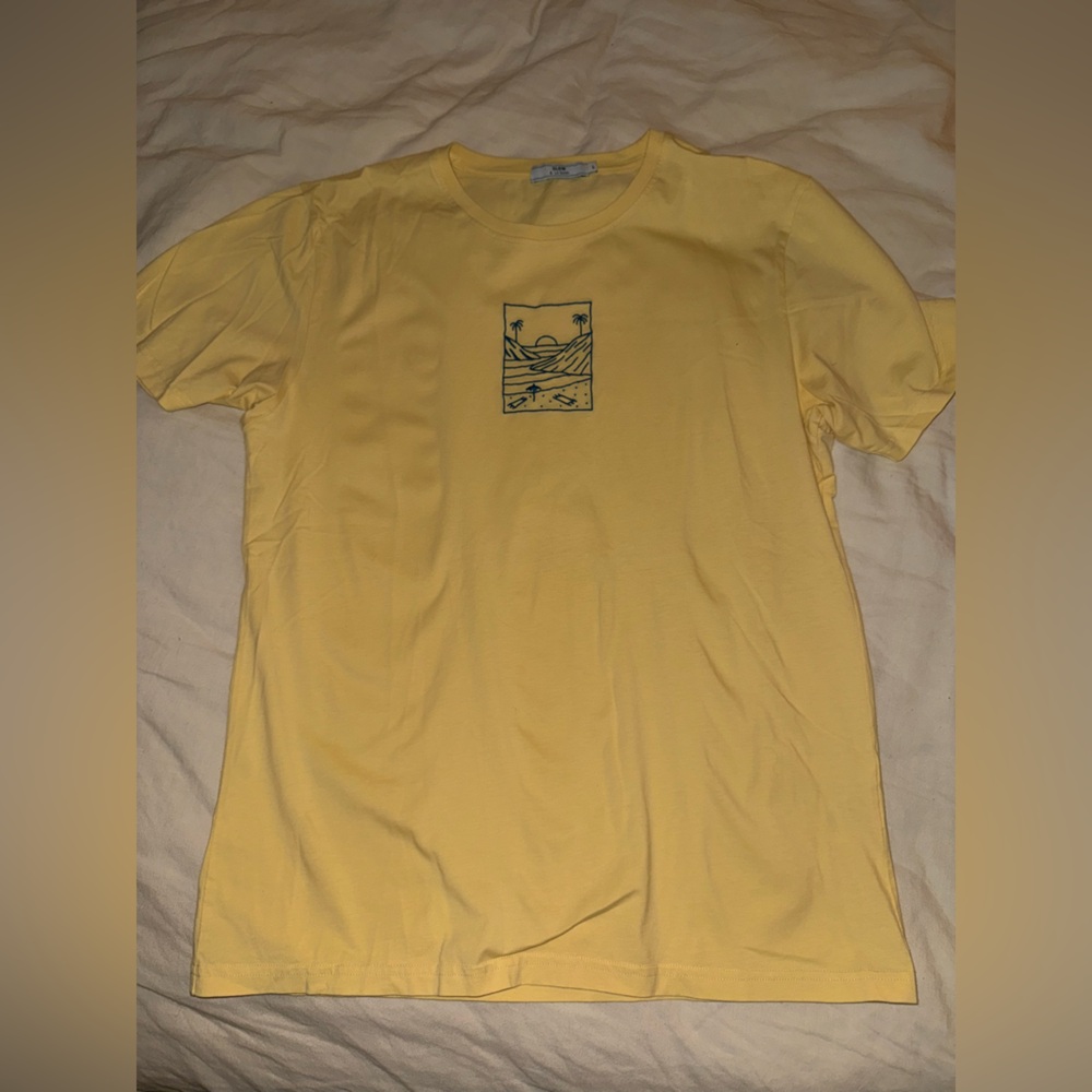 Casual Yellow Graphic Tee